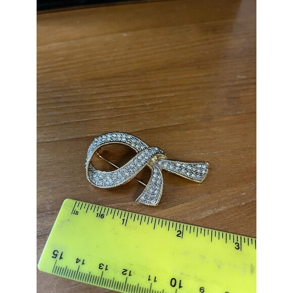 Fabulous Crystal Rhinestone Gold Tone Ribbon Loop Brooch Vintage 2 “ - Picture 4 of 7
